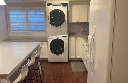 South Jordan House | Large Basement Apartment Game Room & Gym