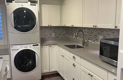 South Jordan House | Large Basement Apartment Game Room & Gym