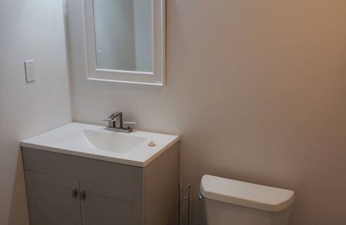 East Credit House | Large Basement apartment Near Sq One Mississauga