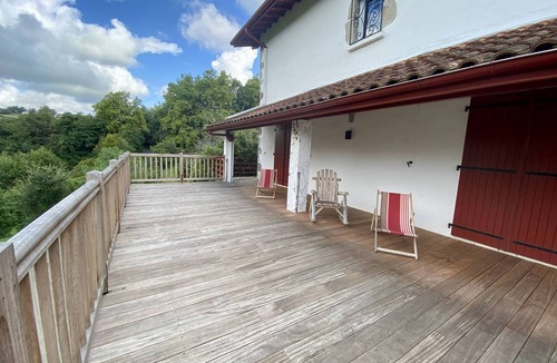 Hasparren Villa | Large Basque house for 14, game room, Internet