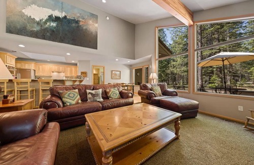 Black Butte Ranch House | Large BBR 4Bed 4Bath home, off of GMGC 13th Hole. Next to private forest land