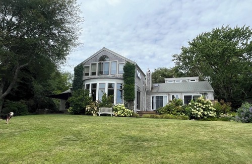 Saunderstown House | Large Beach Front Home 10 minutes from Newport RI.