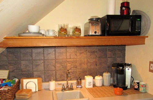 Winthrop Harbor Apartment | Large, Beautiful, bright, suite. Near Naval Base & 6 Flags