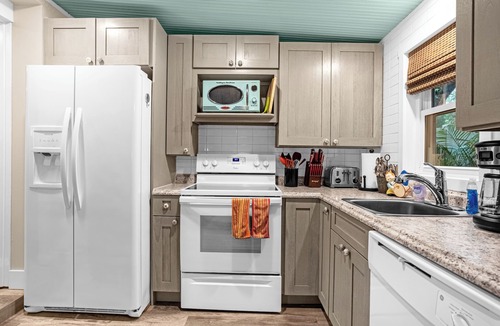 Belle Air House | Large, beautiful, very comfortable one bedroom on small lake