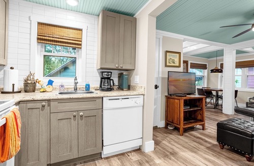 Belle Air House | Large, beautiful, very comfortable one bedroom on small lake