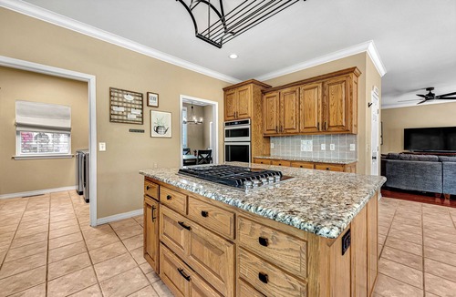 Lost Bridge Village House | Large Beaver Lake Front Home - Kayaks, Fire Pit, Direct Water Access