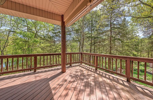 Lost Bridge Village House | Large Beaver Lake Front Home - Kayaks, Fire Pit, Direct Water Access