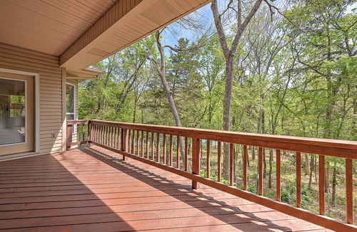 Lost Bridge Village House | Large Beaver Lake Front Home - Kayaks, Fire Pit, Direct Water Access