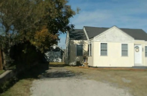 Lawton House | Large Bed Truck Parking 2 miles to Fort Sill W/D