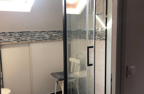 Touques Bed & Breakfast | LARGE BEDROOM WITH EN-SUITE BATHROOM IN HOUSE
