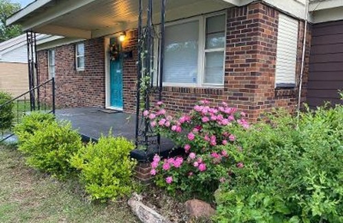 Lawton House | Large Beds 1 Mi to Post Corner Grocery W/D