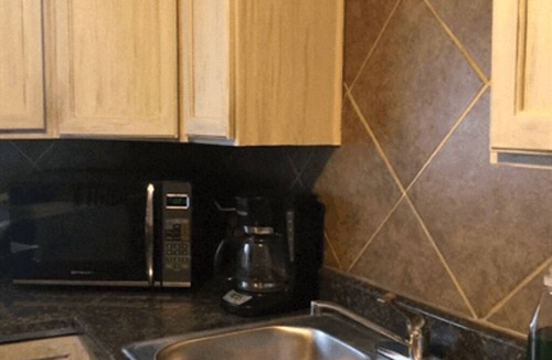 Lawton House | Large Beds 1 mile to Fort Sill/Corner Grocery -W/D