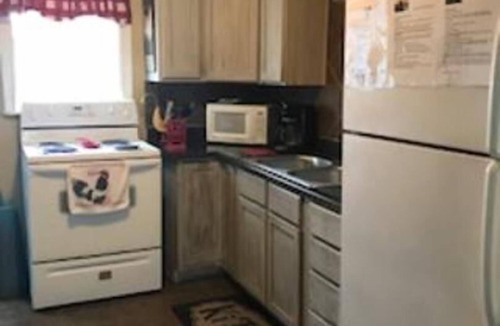 Lawton House | Large Beds 1 mile to Fort Sill/Corner Grocery -W/D
