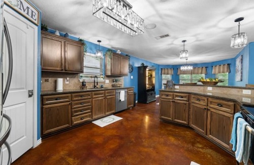 Belton House | Large Belton Home near Expo Ctr