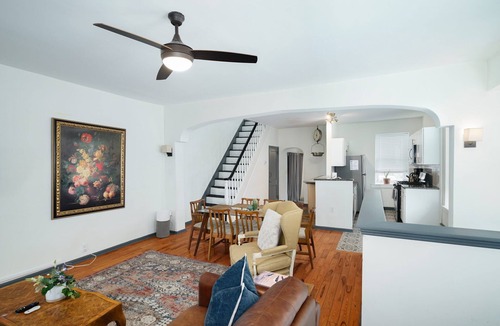 Roxborough-Manayunk Apartment | Large Bi-Level in Manayunk – Prime Location!