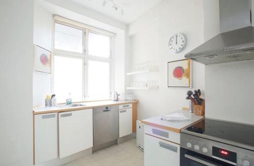 Osterbro Apartment | Large & Bright 3BR Apartment w Whirlpool Near Metro
