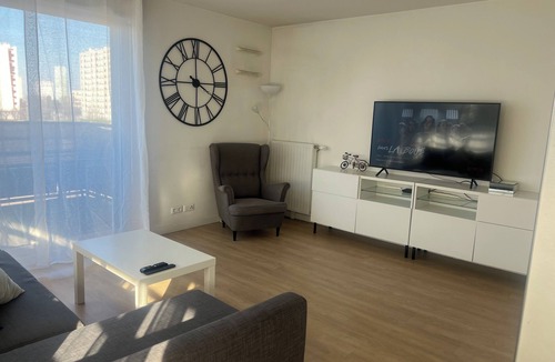 Rosny-sous-Bois Apartment | LARGE, BRIGHT APARTMENT