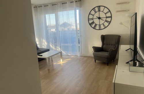 Rosny-sous-Bois Apartment | LARGE, BRIGHT APARTMENT