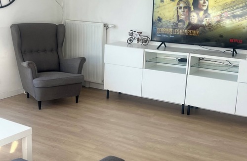 Rosny-sous-Bois Apartment | LARGE, BRIGHT APARTMENT