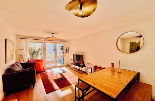 Chanot - Stade Velodrome Apartment | Large, bright apartment with terrace, parking included, a stone's throw from the sea.
