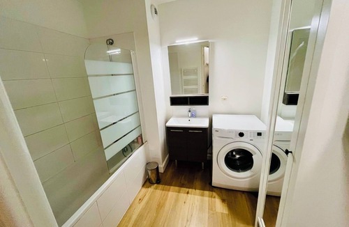 Chanot - Stade Velodrome Apartment | Large, bright apartment with terrace, parking included, a stone's throw from the sea.
