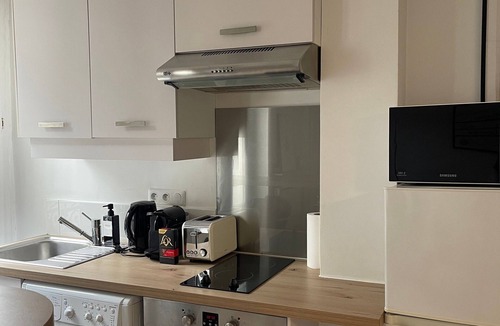Clichy Apartment | Large bright apartment 5 minutes from Paris