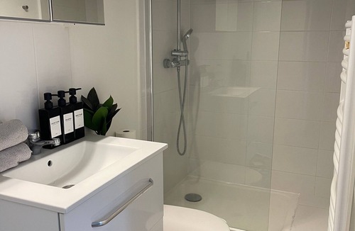 Clichy Apartment | Large bright apartment 5 minutes from Paris