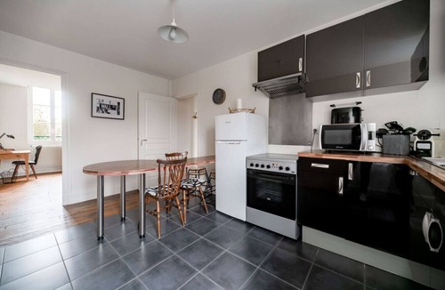 Champ-Capelet Apartment | Large bright apartment, free parking