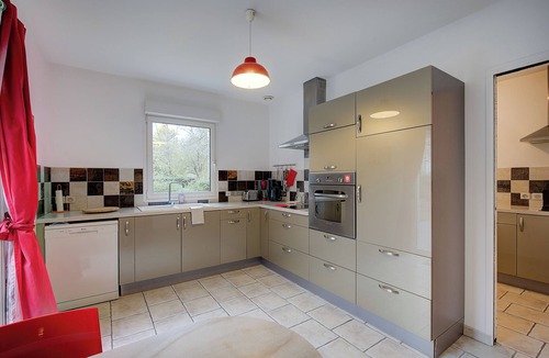 Saint-Avertin House | Large bright house for 6 people - Enclosed courtyard for 3 vehicles - Terrace