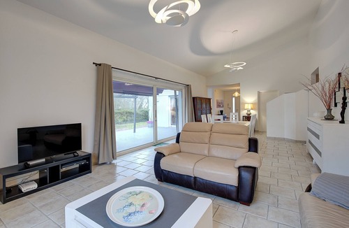 Saint-Avertin House | Large bright house for 6 people - Enclosed courtyard for 3 vehicles - Terrace
