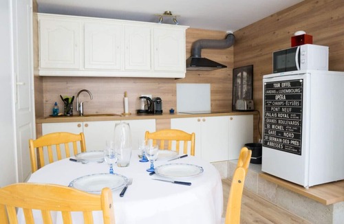 Bois-d'Arcy Apartment | large, bright studio for 4 people