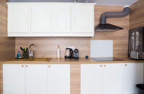 Bois-d'Arcy Apartment | large, bright studio for 4 people