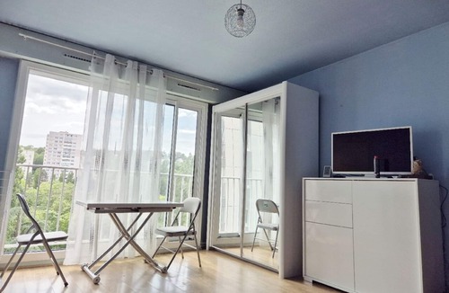 Dijon Apartment | Large bright studio Lac KIR