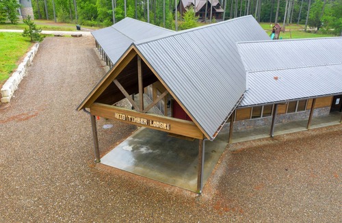 Broken Bow Cabin | Large Broken Bow Lodge w/Pool | Perfect for Events