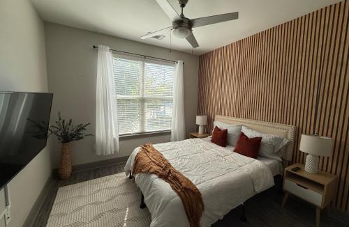 Lindridge-Martin Manor Apartment | Large Buckhead modern suite