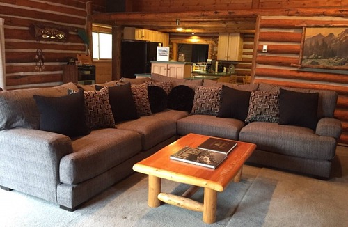 Silverthorne House | Large but Cozy Log House!