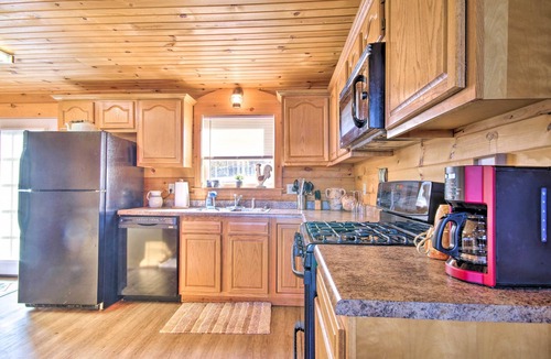 Elizabeth Cabin | Large Cabin w/Deck Overlooking Norfork Lake!