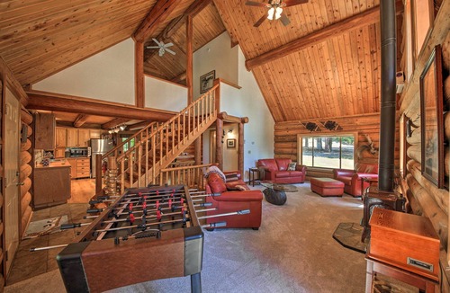 Sagle Cabin | Large Cabin w/Fire Pit + Grill on 34 Acres!