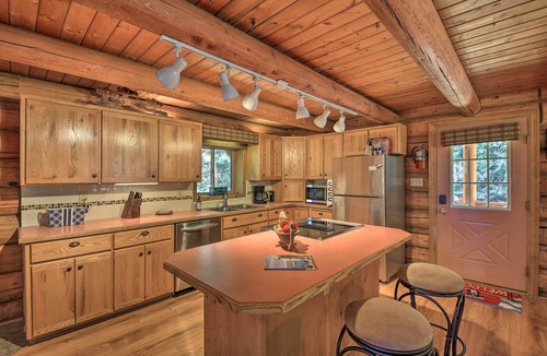 Sagle Cabin | Large Cabin w/Fire Pit + Grill on 34 Acres!