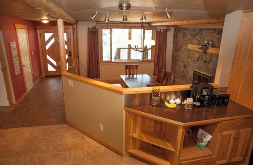 Bend Cabin | Large cabin with hot tub