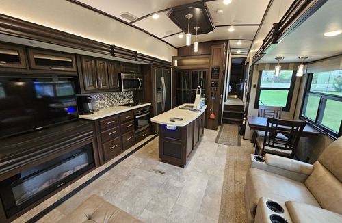 Riggins House | Large Camper Massage seats cornhole Backyard Parking A/C