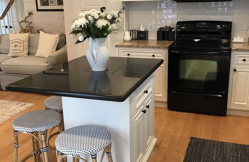 East Falmouth Cottage | Large Cape Cottage in Great Harbors