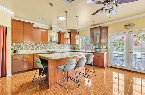 Loma Linda House | Large | Central Home | Private| Crib | King Bed