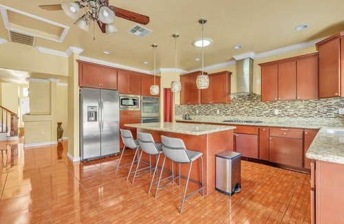 Loma Linda House | Large | Central Home | Private| Crib | King Bed