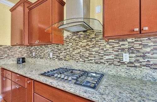 Loma Linda House | Large | Central Home | Private| Crib | King Bed