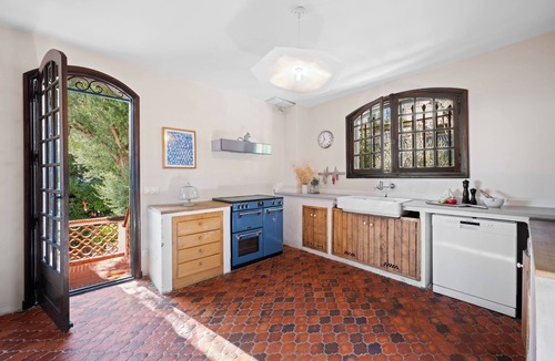 Roquebrune-Cap-Martin Villa | Large charming villa with sea view, near Monaco with garden and parking space