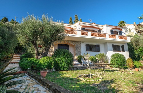 Roquebrune-Cap-Martin Villa | Large charming villa with sea view, near Monaco with garden and parking space