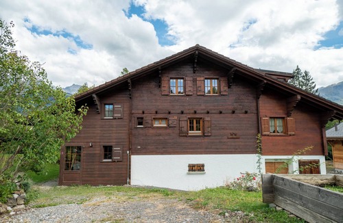 Barboleusaz Ski Chalet | Large chalet located a few minutes walk from the Place de la Barboleuse, the train station, shops an