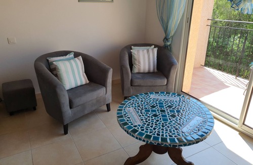 Aubais Bed & Breakfast | Large Chambre D'hôtes (4) Avec Terrasse au Calme. Pets Accepted