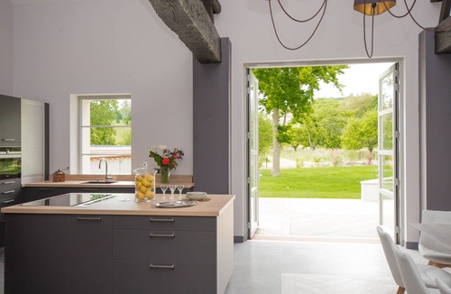 Verneuil Villa | Large charming cottage in Champagne with heated pool